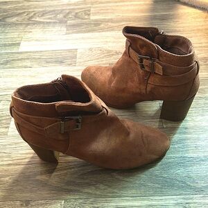 Brown heeled boot